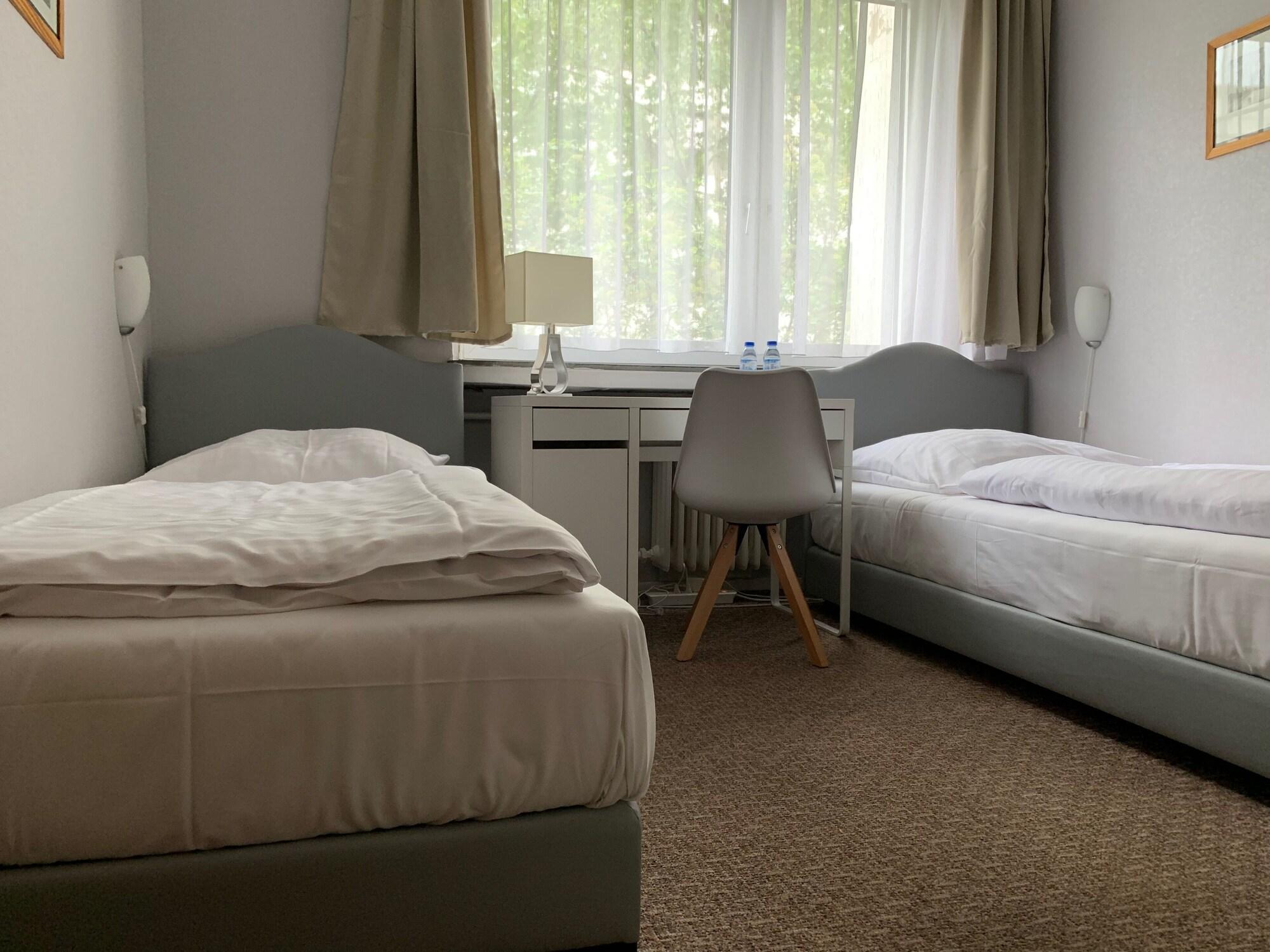 Hotel Berg Кьолн Екстериор снимка