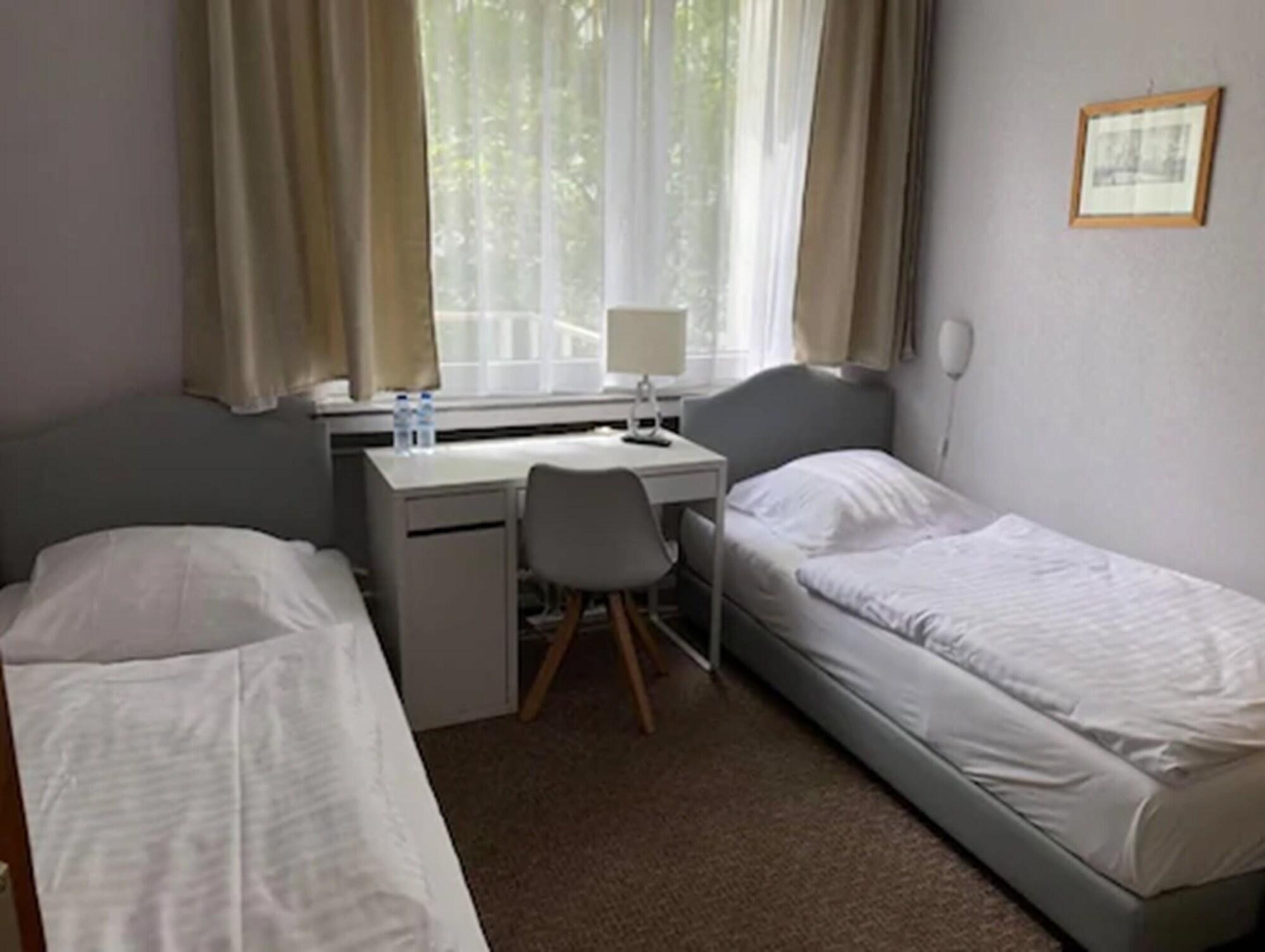 Hotel Berg Кьолн Екстериор снимка