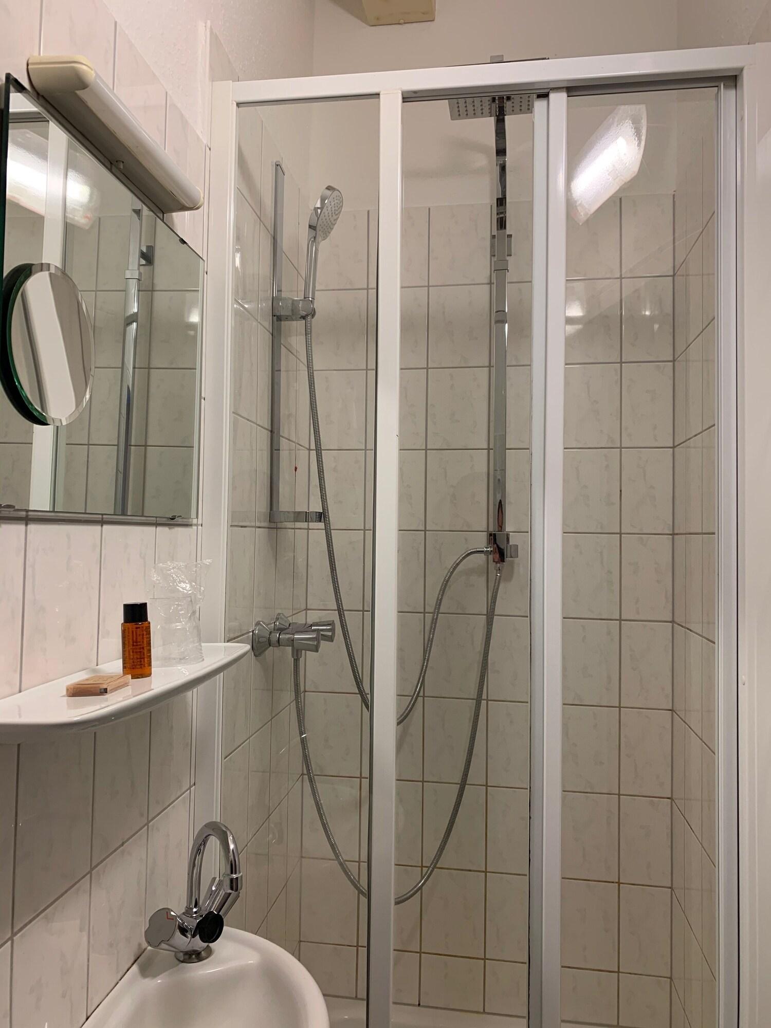 Hotel Berg Кьолн Екстериор снимка
