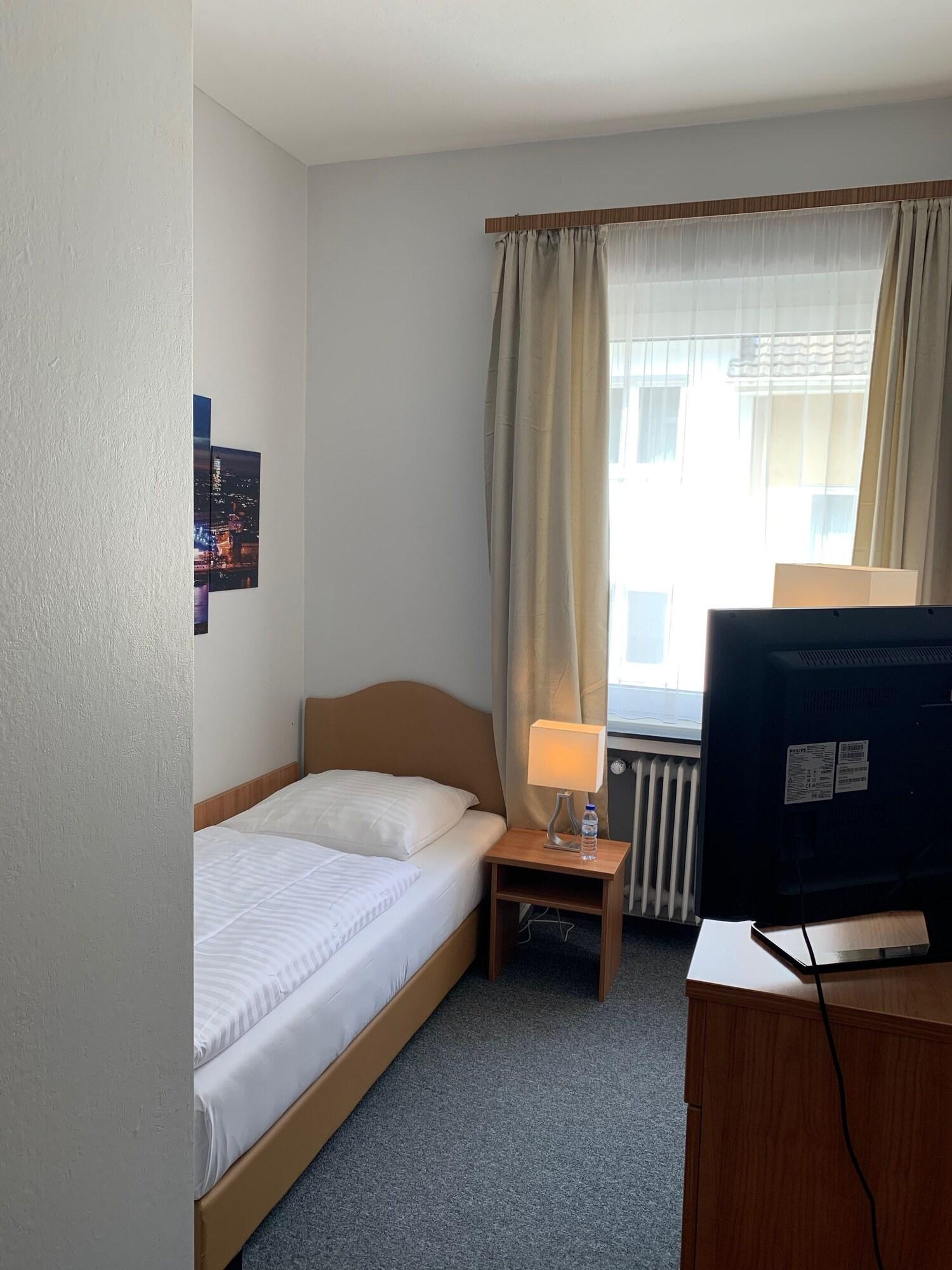 Hotel Berg Кьолн Екстериор снимка