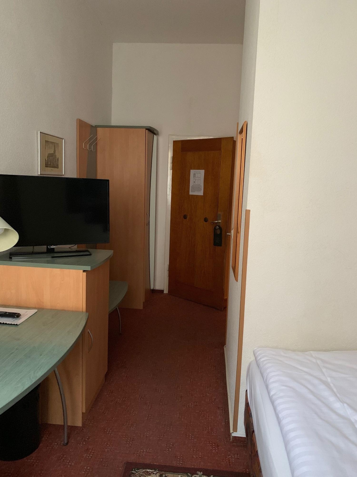 Hotel Berg Кьолн Екстериор снимка