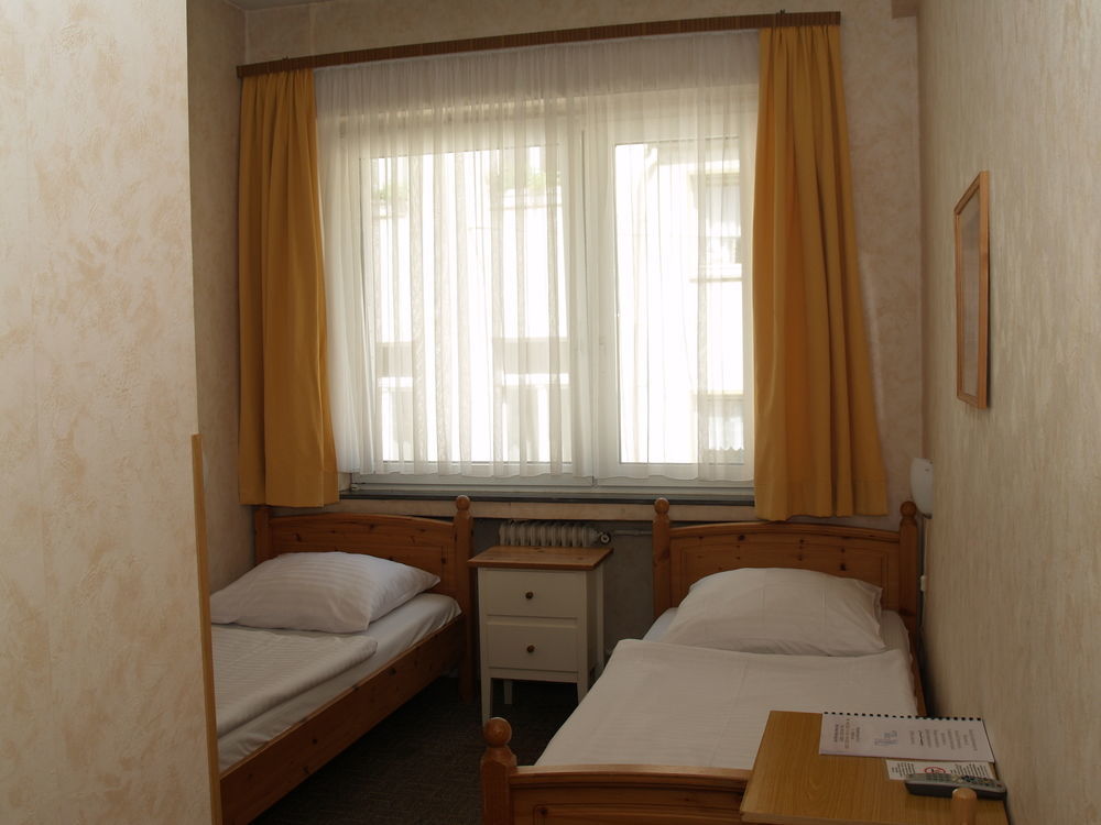 Hotel Berg Кьолн Екстериор снимка