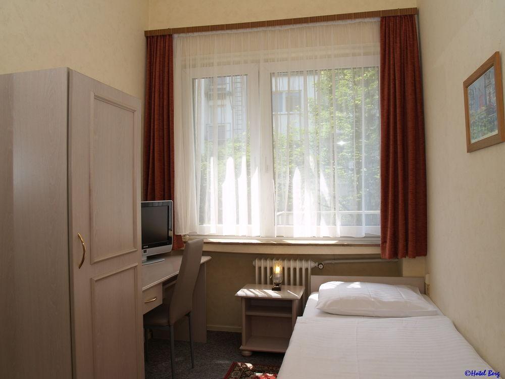 Hotel Berg Кьолн Екстериор снимка