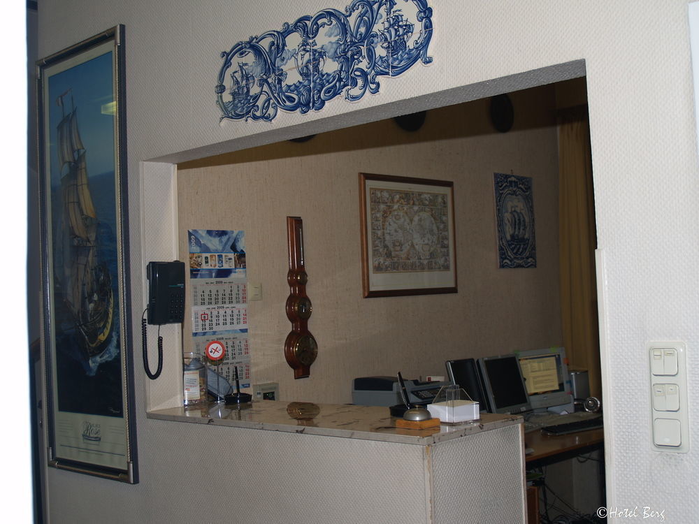 Hotel Berg Кьолн Екстериор снимка