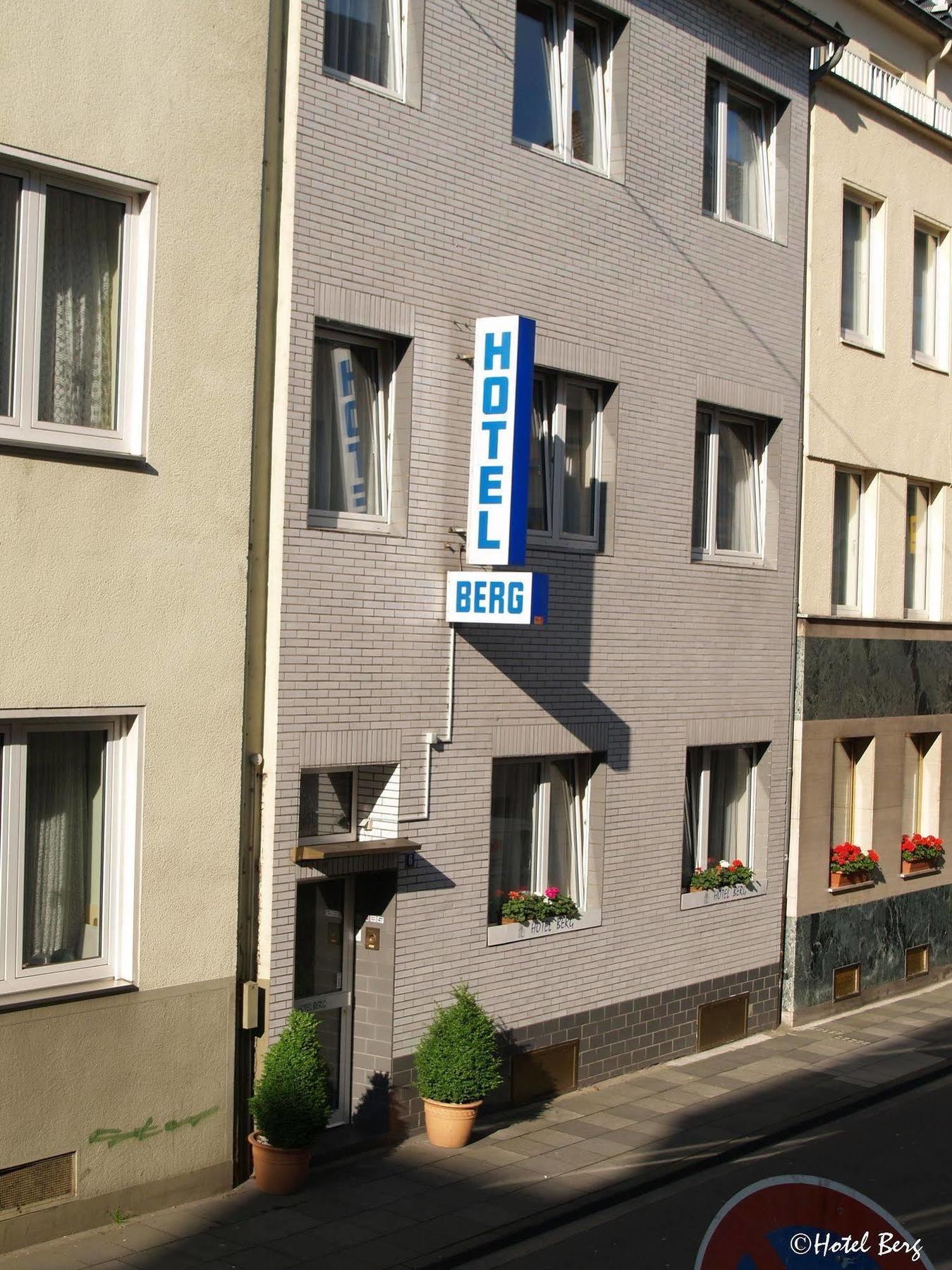 Hotel Berg Кьолн Екстериор снимка