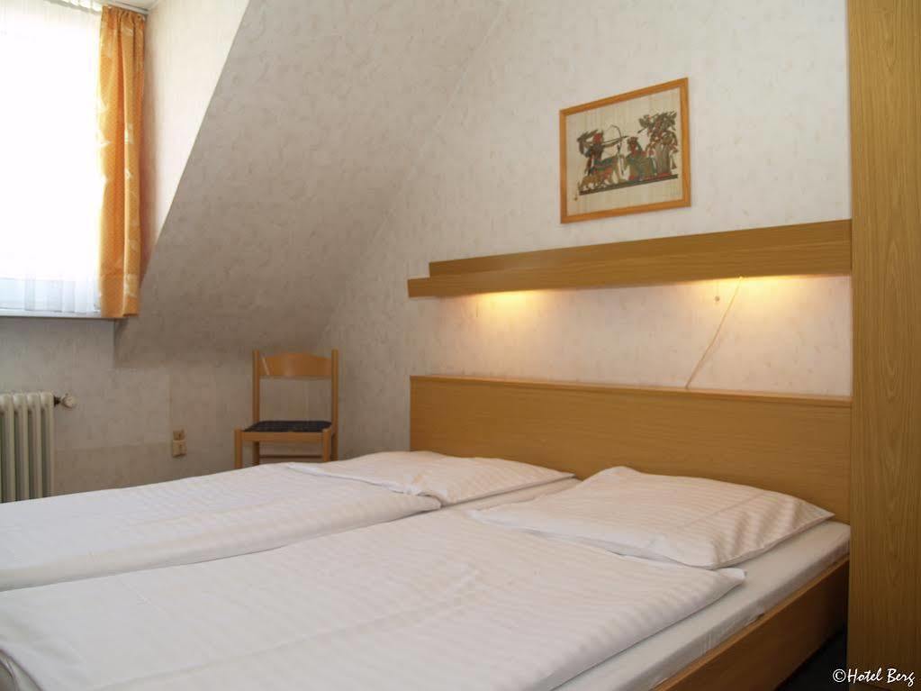 Hotel Berg Кьолн Екстериор снимка