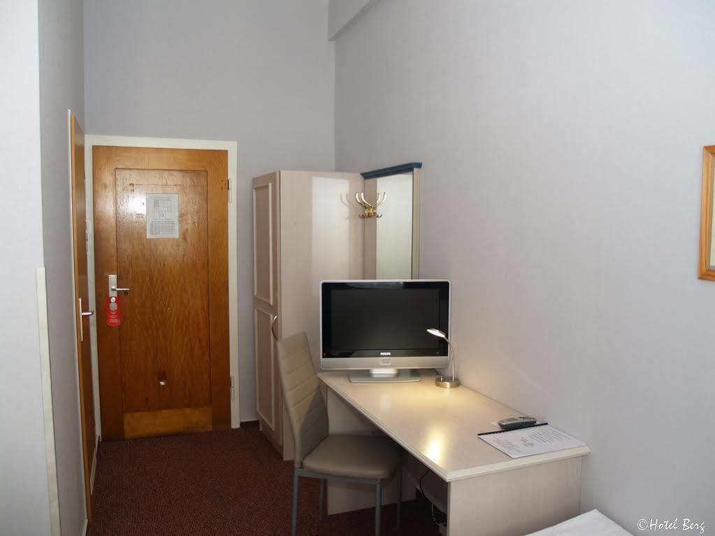 Hotel Berg Кьолн Екстериор снимка