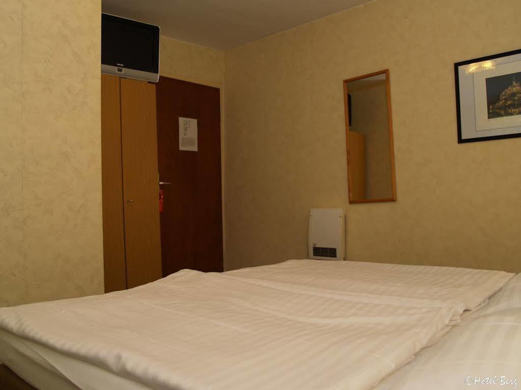 Hotel Berg Кьолн Екстериор снимка