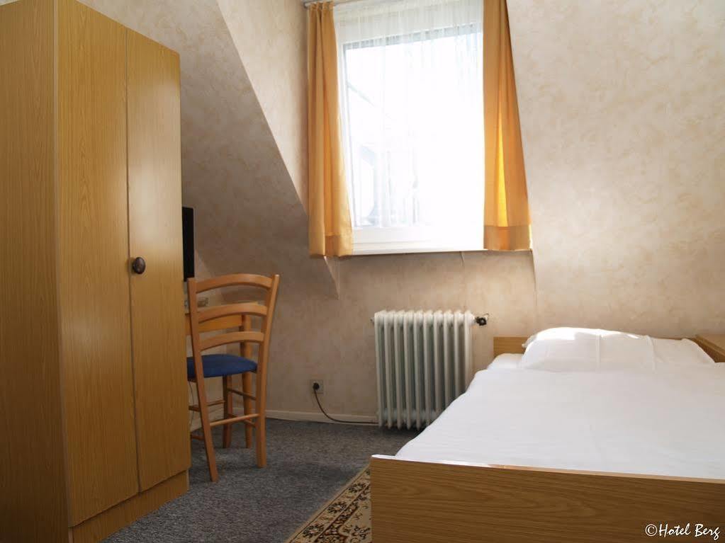 Hotel Berg Кьолн Екстериор снимка