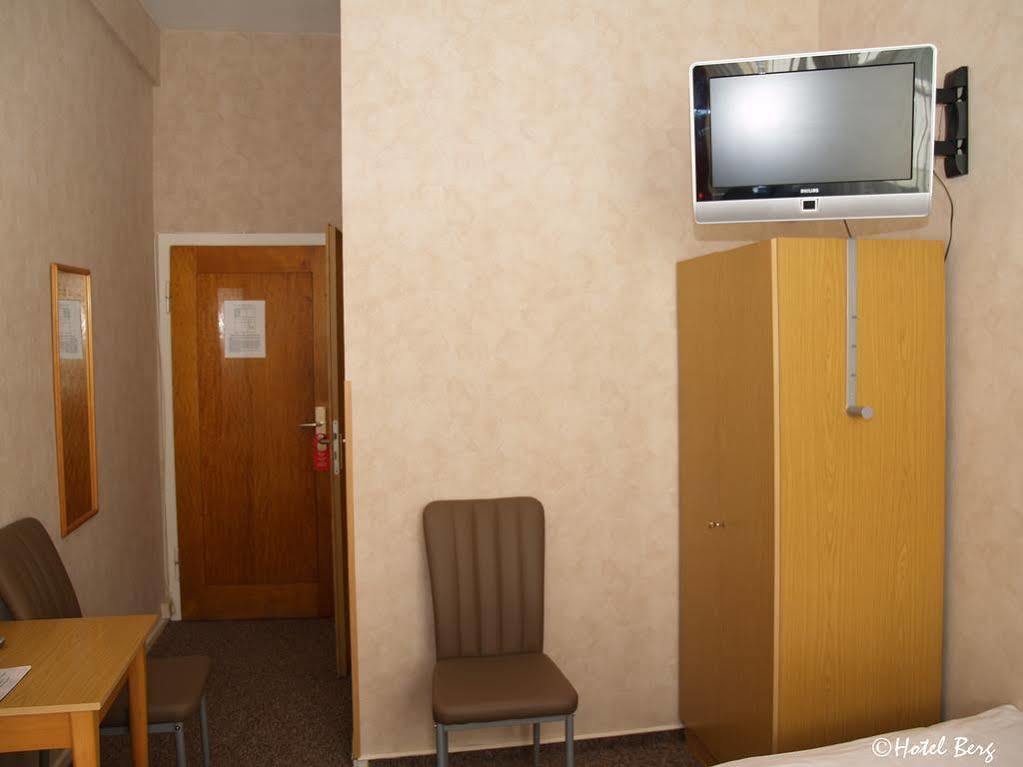 Hotel Berg Кьолн Екстериор снимка