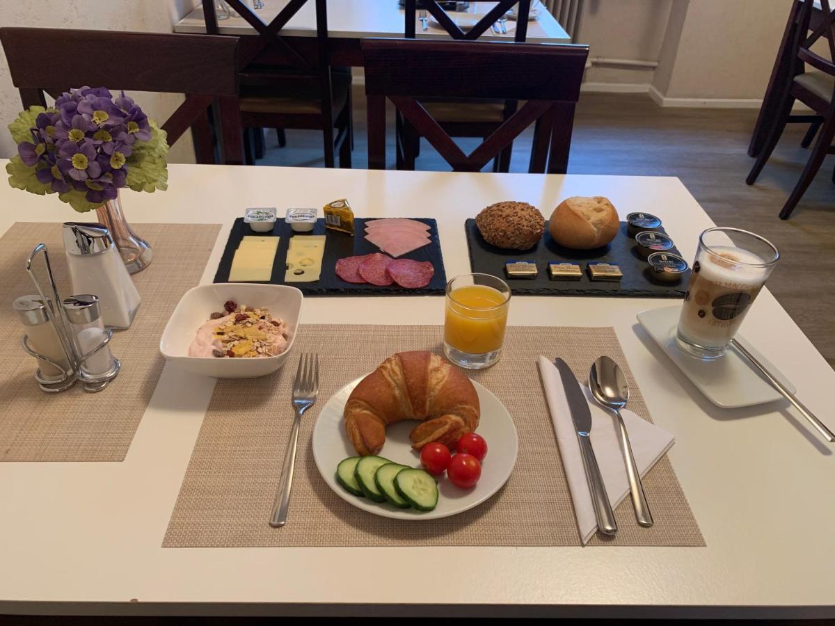 Hotel Berg Кьолн Екстериор снимка