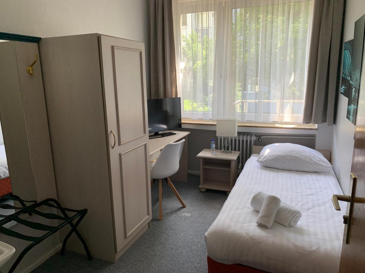 Hotel Berg Кьолн Екстериор снимка