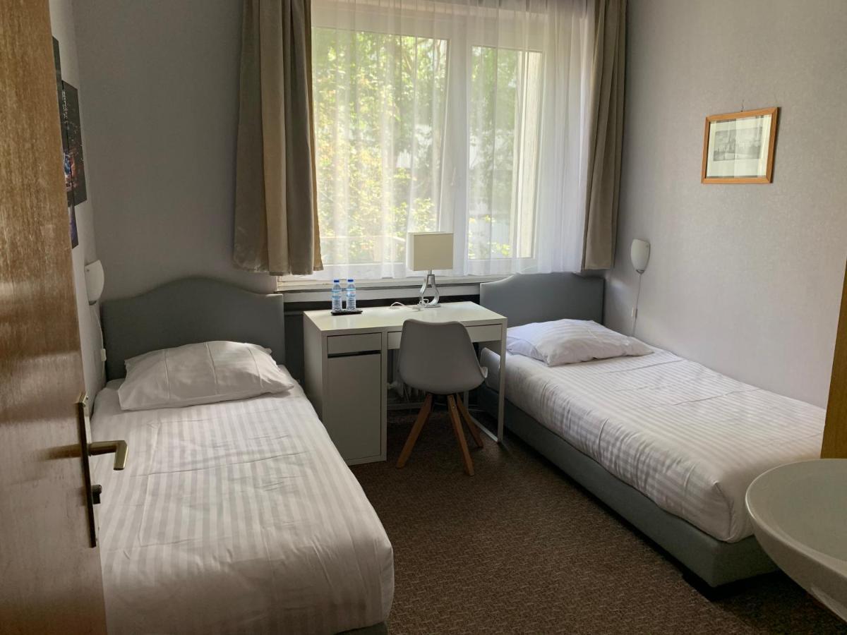 Hotel Berg Кьолн Екстериор снимка